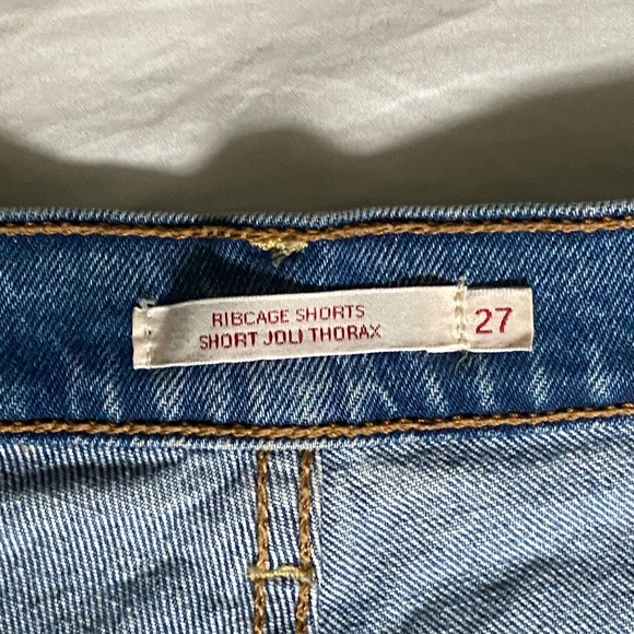 Levi’s ribcage Jean shorts - Picture 4 of 5